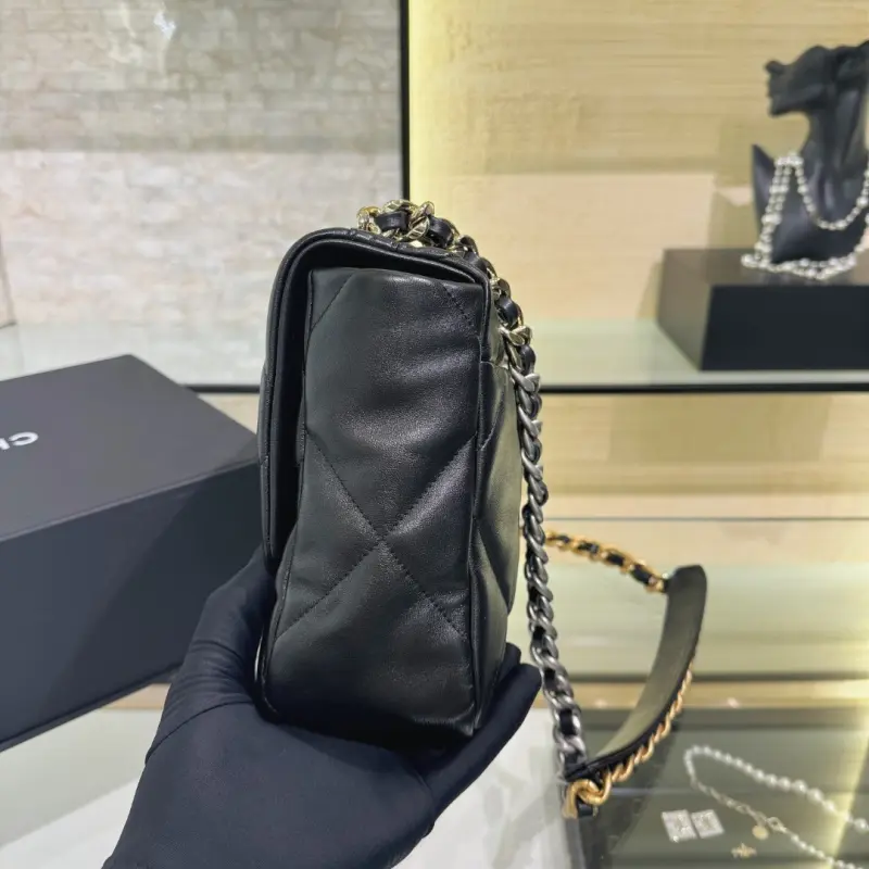 19 Bag Black Silver Medium 30cm High Quality Bags - Image 4