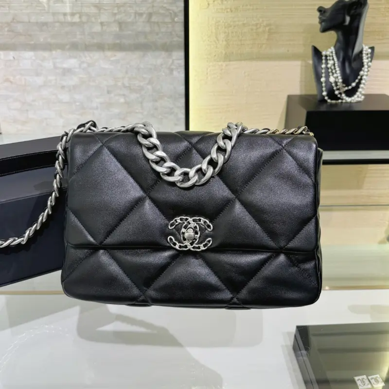 19 Bag Black Silver Medium 30cm High Quality Bags