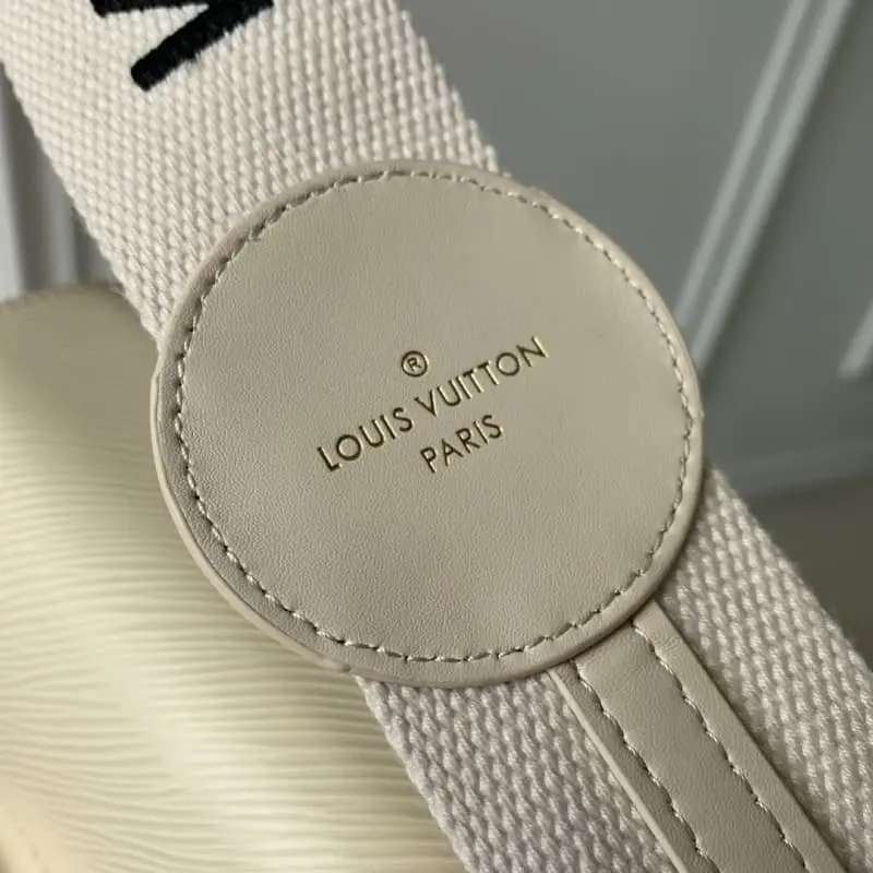 M24765 Black 23x17x9.5cm High Quality Bags - Image 7