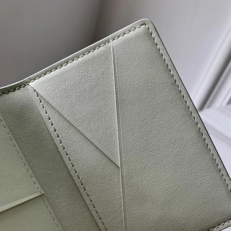 M61696 Elegant White High Quality Bags - Image 7