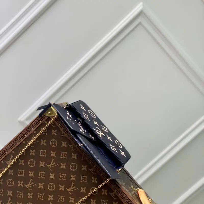 M83589 S1 21x12x3cm High Quality Bags - Image 7