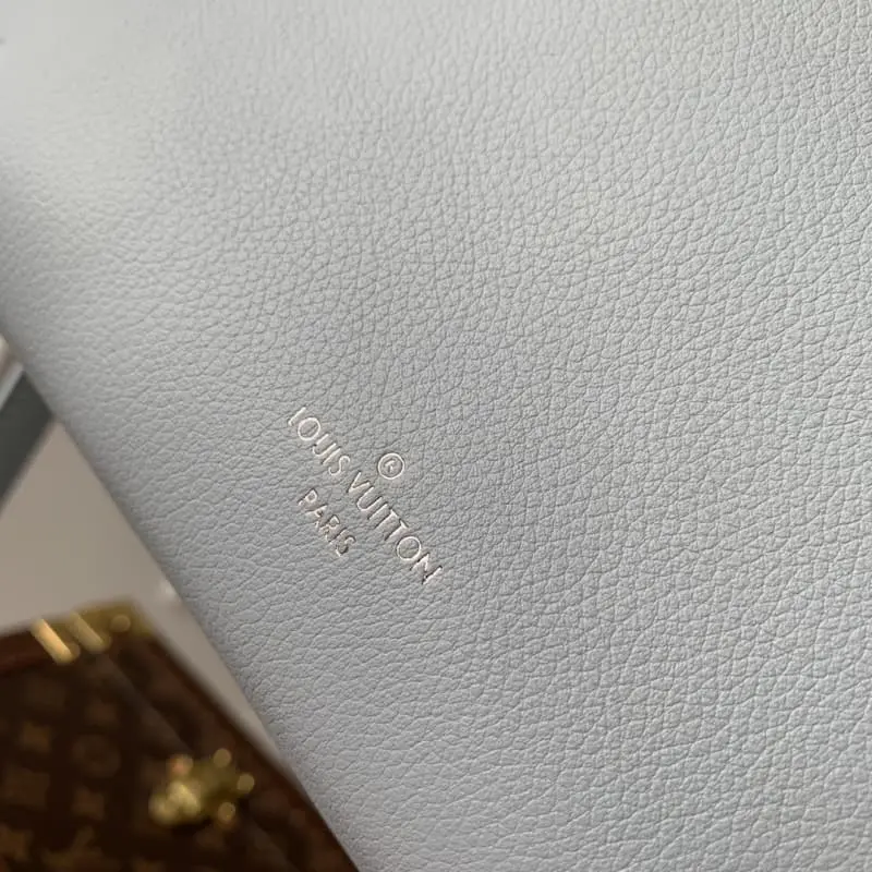 M25067 Light Blue 18x12.5x8cm High Quality Bags - Image 7