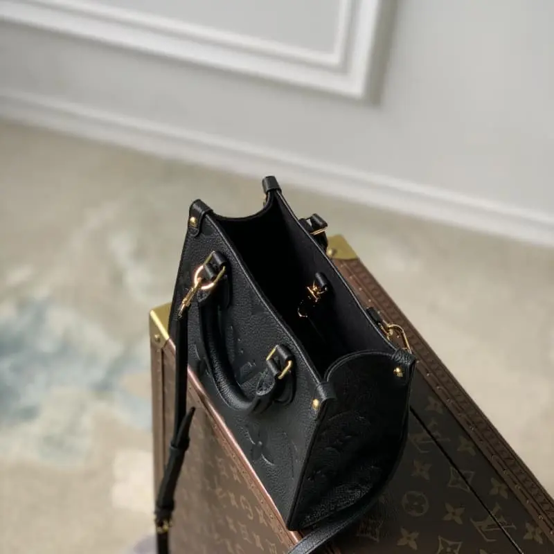 M46993 18x15x8.5cm High Quality Bags - Image 7