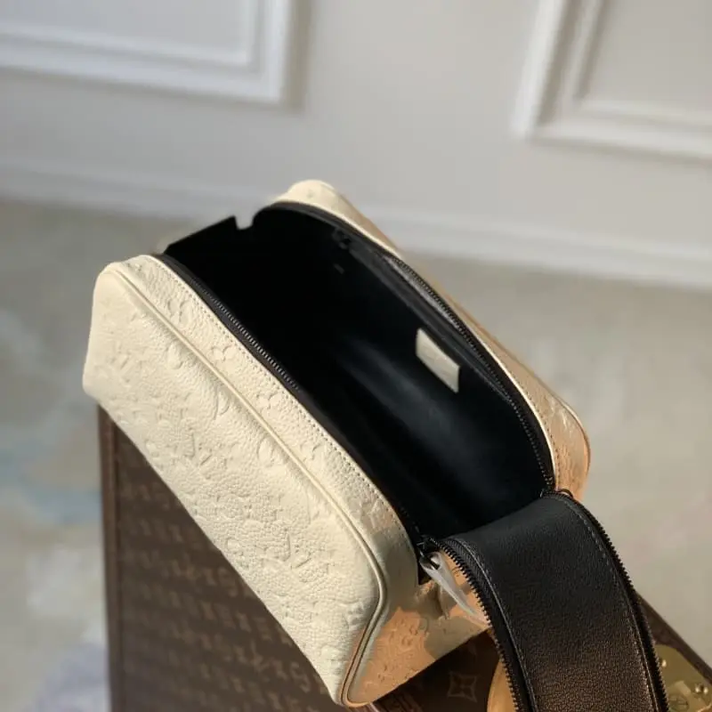 M82576 Leather S6 28x15x16.5cm High Quality Bags - Image 7