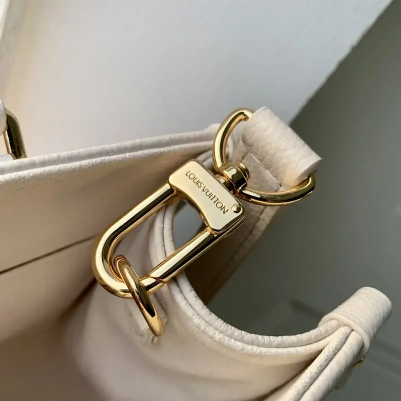 M46629 25x19x11.5cm High Quality Bags - Image 7