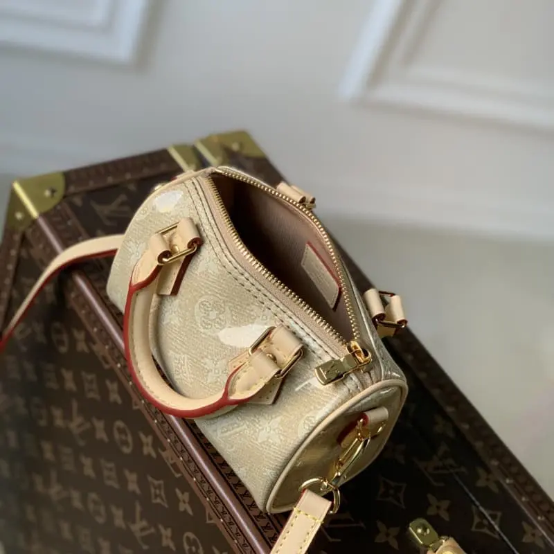 M82242 16x10x7.5cm High Quality Bags - Image 7