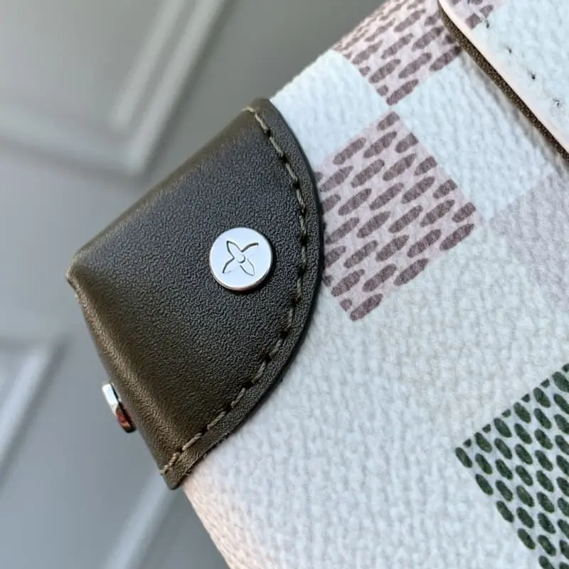 N00108 11x6.5x18cm High Quality Bags - Image 7