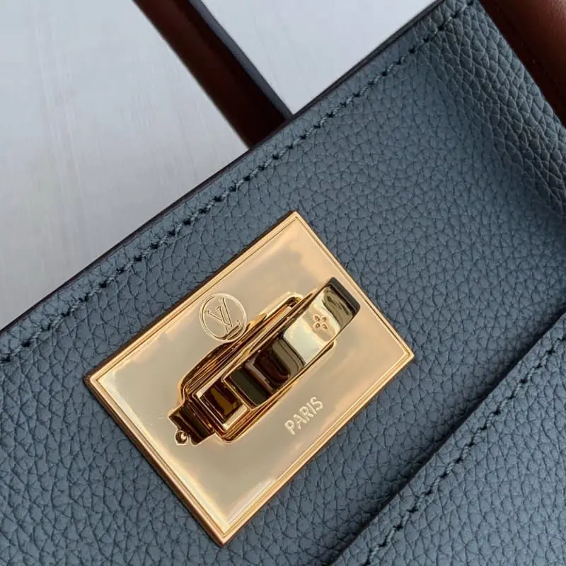 M53826 30.5x24.5x14cm High Quality Bags - Image 6