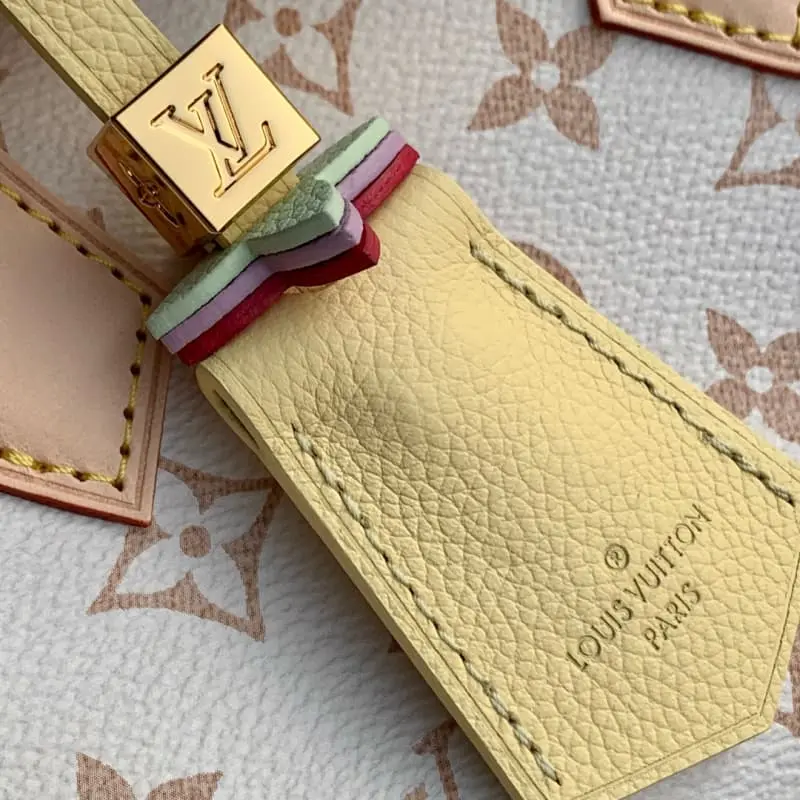 M24474 White Flower 18x12.5x11cm High Quality Bags - Image 6