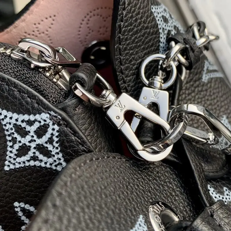 M59200 Black 32x23x13cm High Quality Bags - Image 7