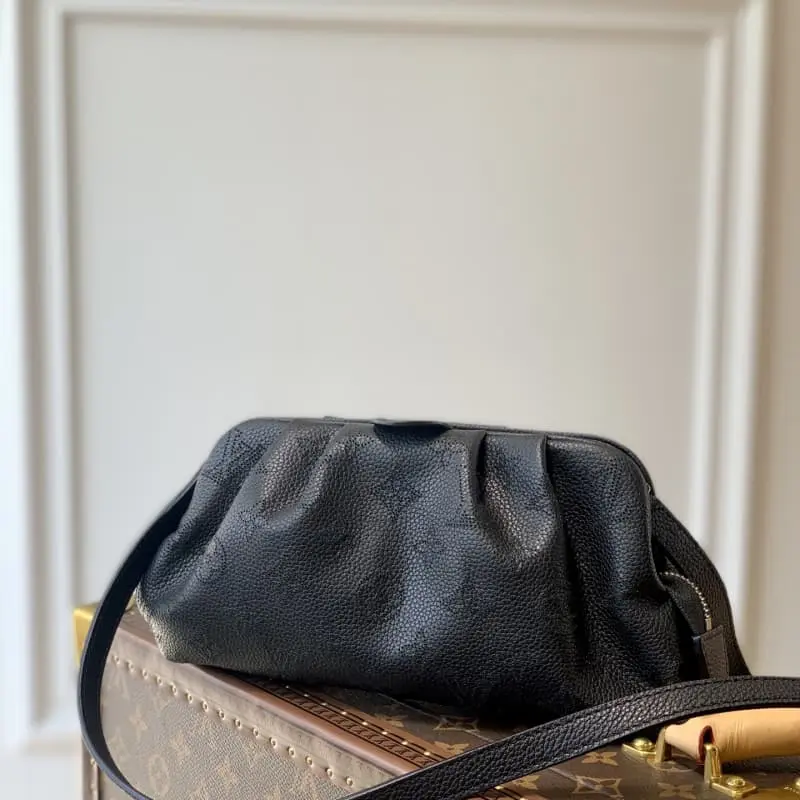 M80093 23x12.5x5cm High Quality Bags - Image 4