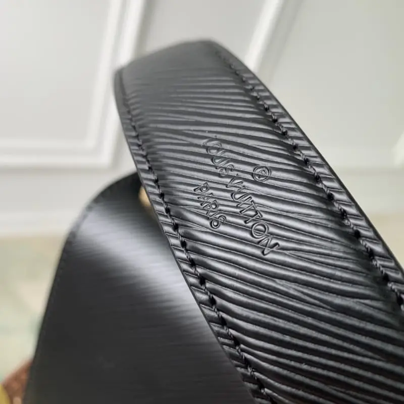 M59218 23x17x9.5cm High Quality Bags - Image 6