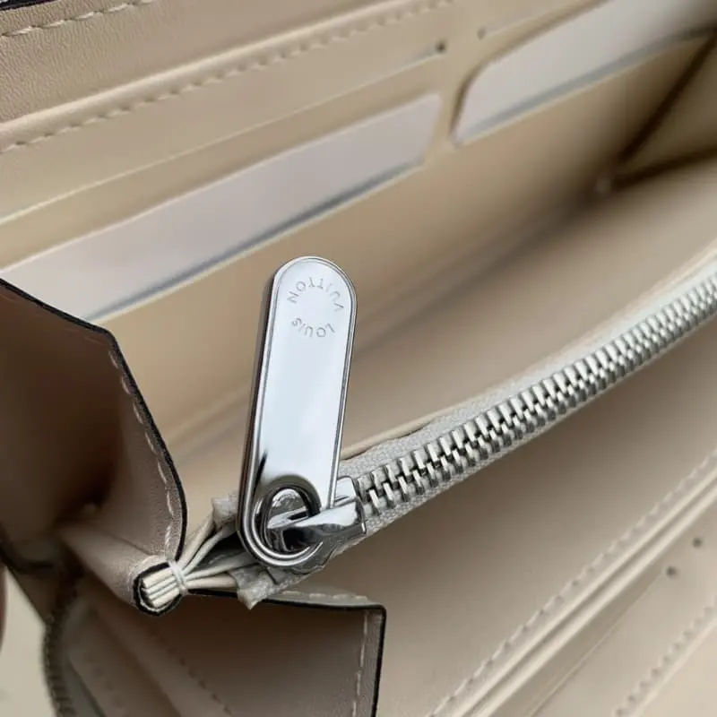 M61869 White 19x10cm High Quality Bags - Image 7