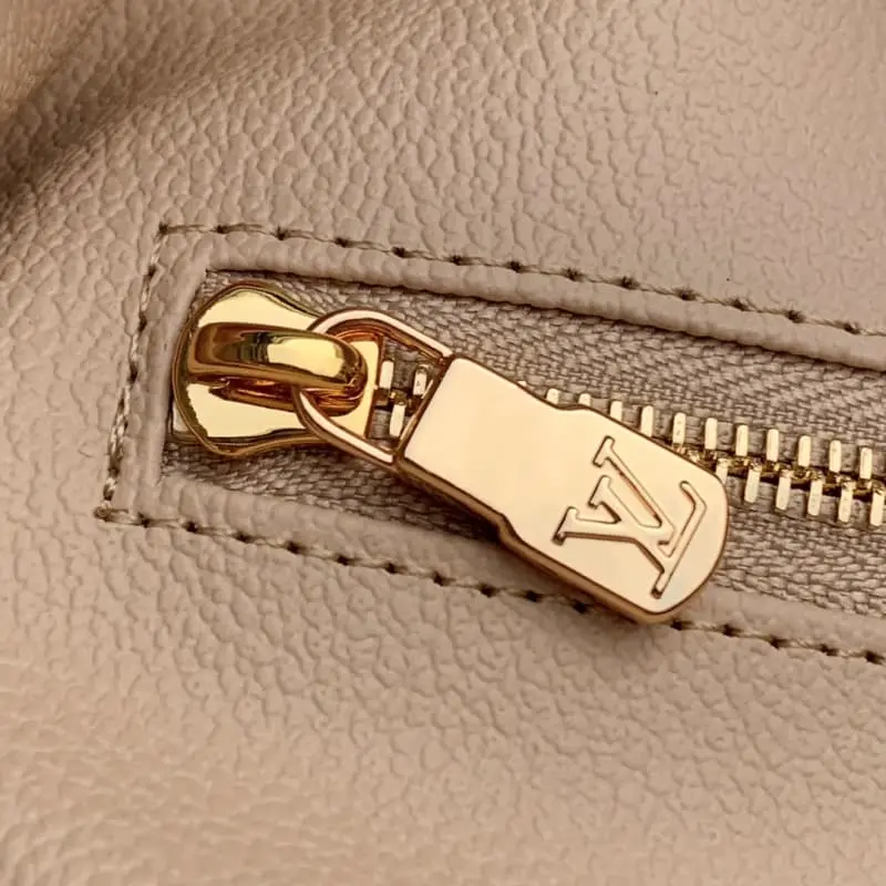 M13743 White 27x18x9cm High Quality Bags - Image 7