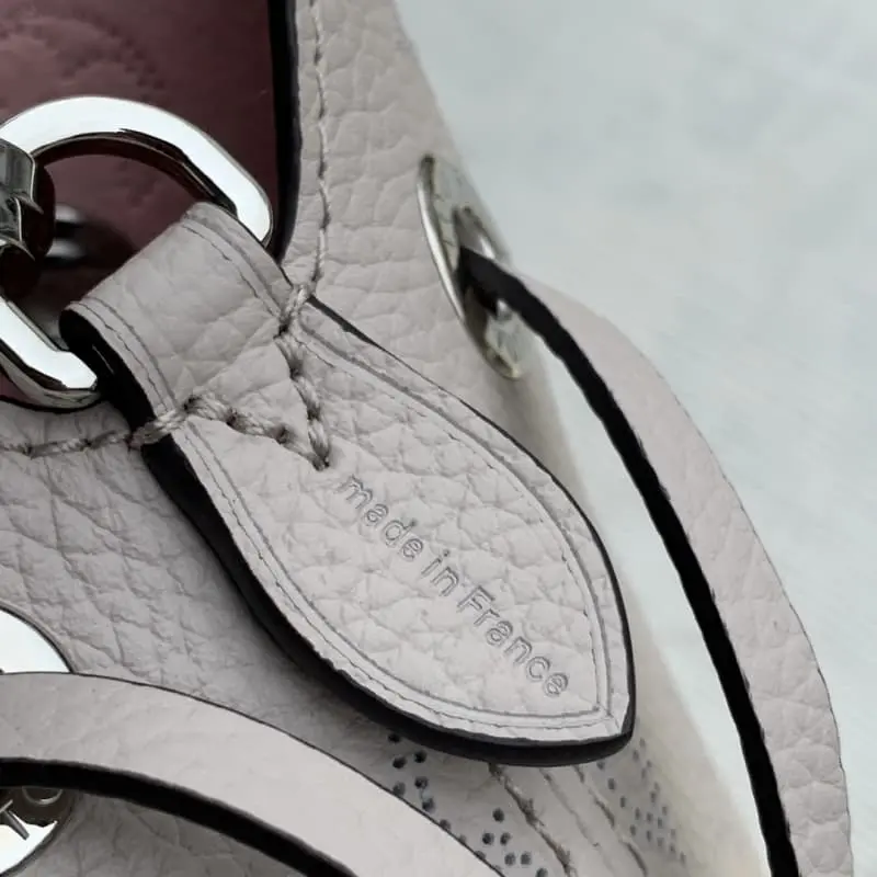 M57070 19x22x14cm High Quality Bags - Image 5