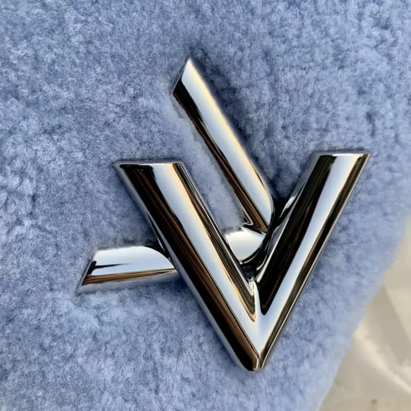 M21040 23x17x9.5cm High Quality Bags - Image 7