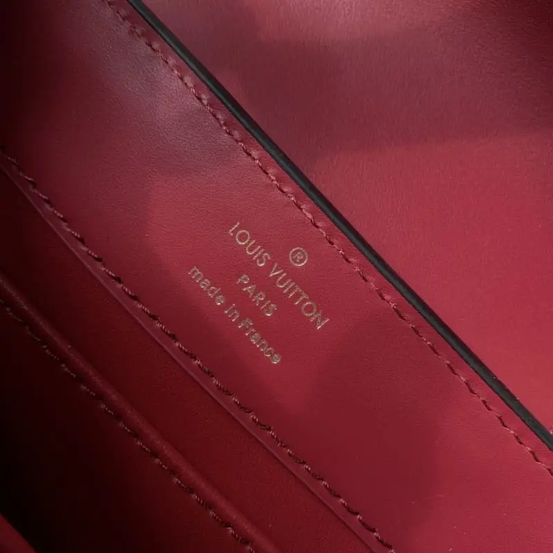 M91697 Burgundy 21x14x8cm High Quality Bags - Image 7