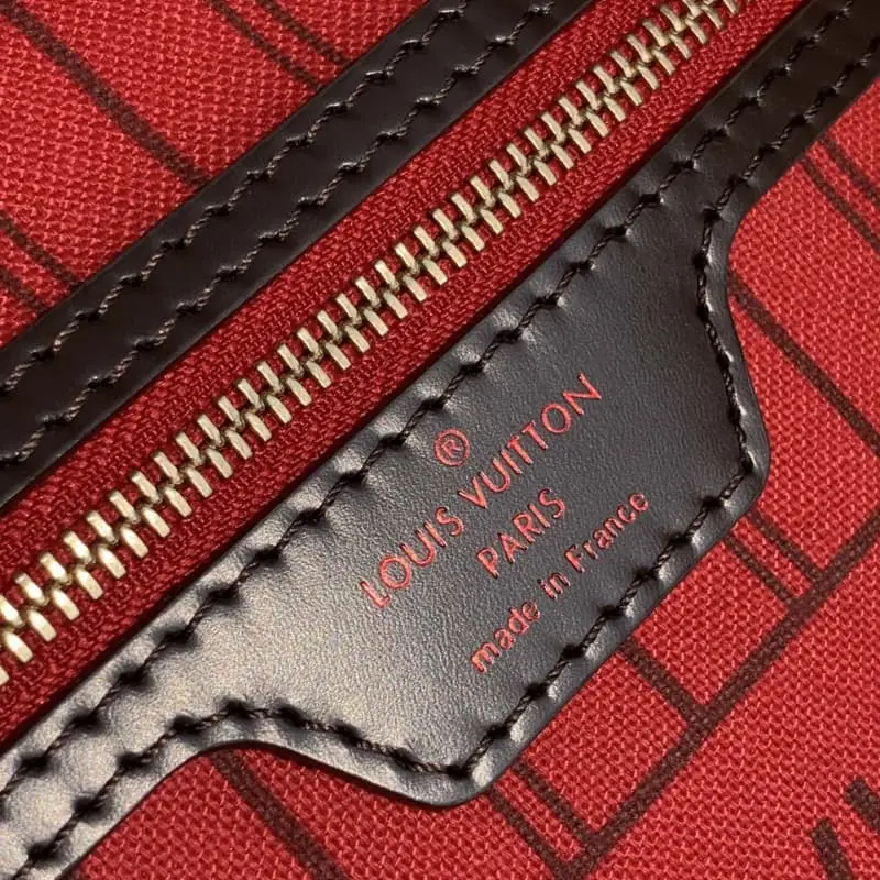 N41359 Red 29x21x12cm High Quality Bags - Image 6