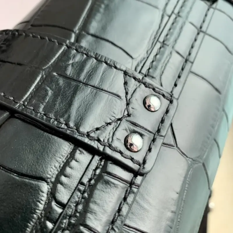 M57835 19x9x9cm High Quality Bags - Image 7