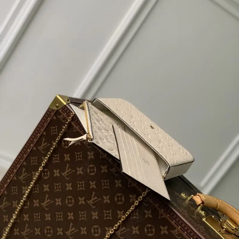 M82363 White (embossed) 21x12x3cm High Quality Bags - Image 7