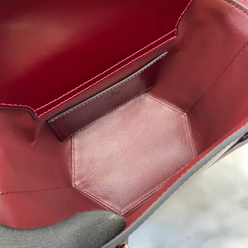 805832 CM 3 High-Quality Bags - Image 9