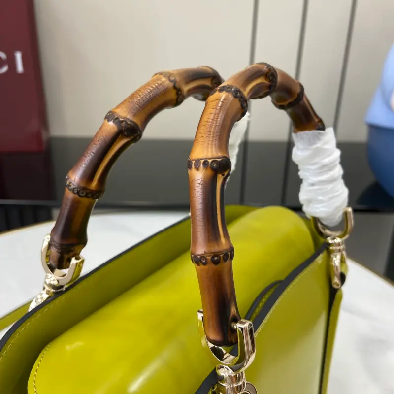 805832 CM 4 High-Quality Bags - Image 7