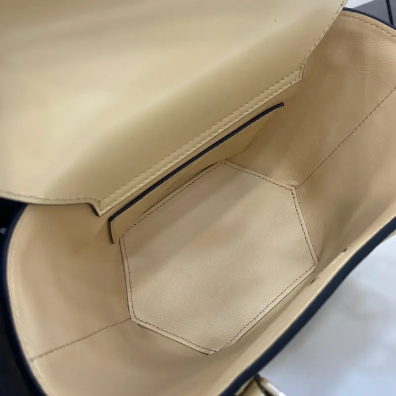 805832 CM 5 High-Quality Bags - Image 9