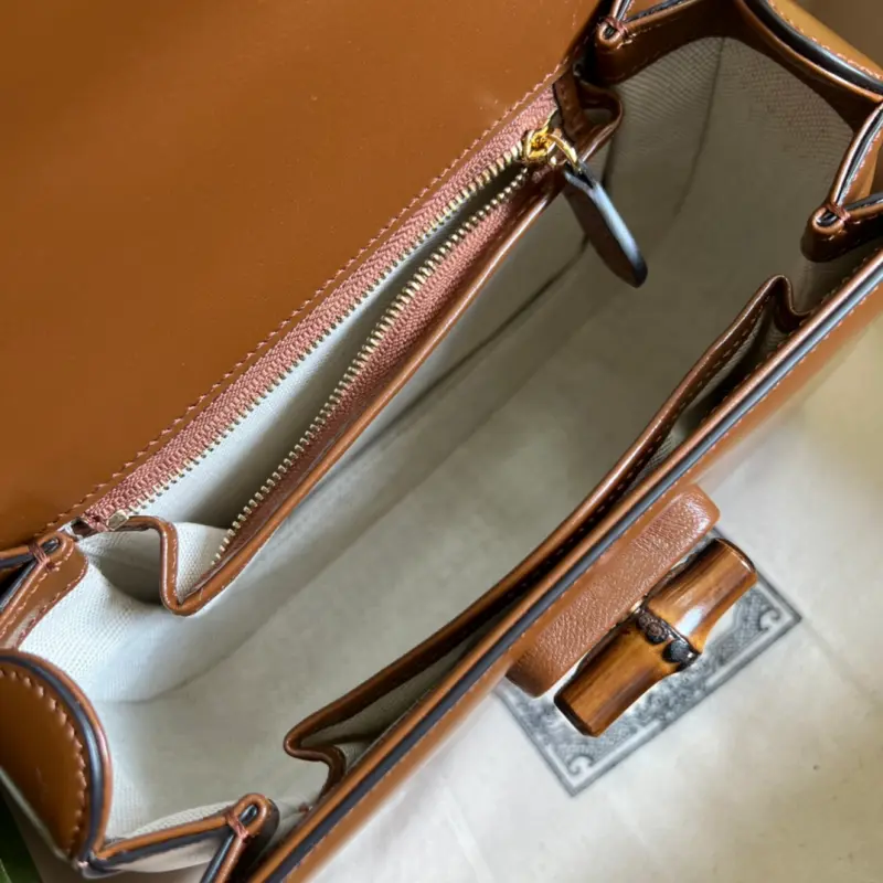 675797 CM 8 High-Quality Bags - Image 7