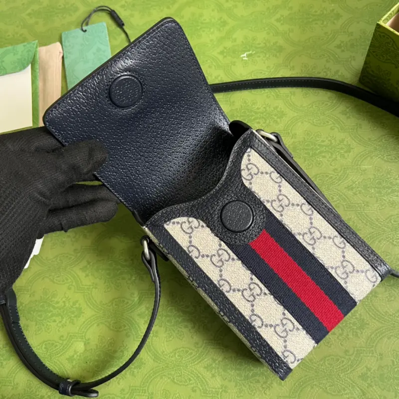 696056 CM 3 High-Quality Bags - Image 7