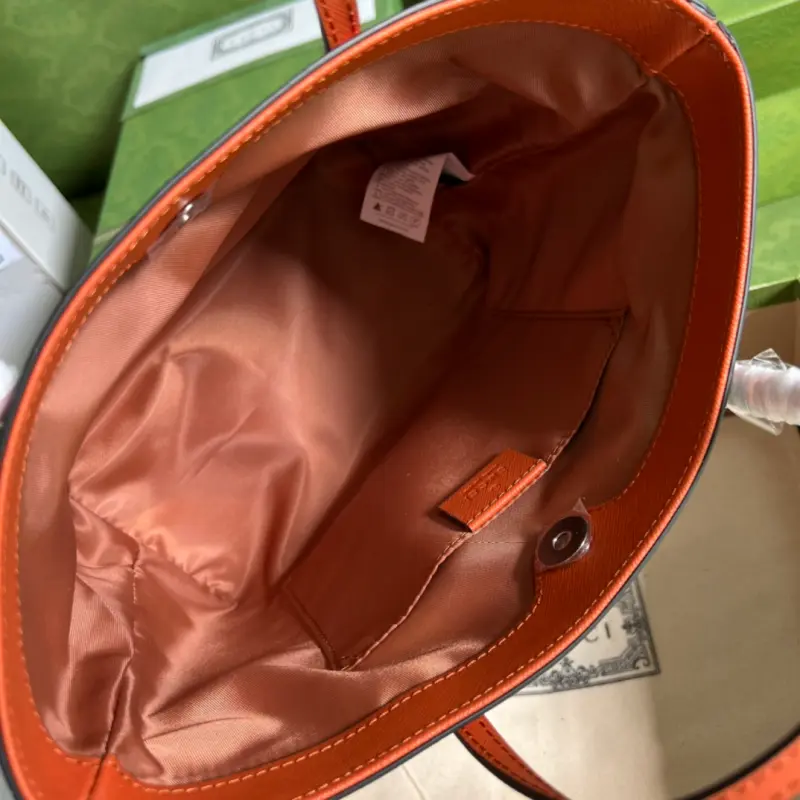 410812 CM 28 High-Quality Bags - Image 7