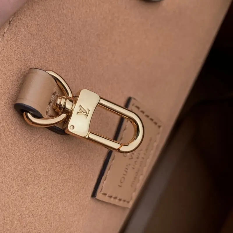 M45595 Light yellow silk screen 35x27x14cm High Quality Bags - Image 7