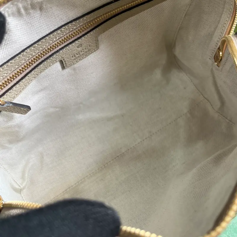 772061 CM 3 High-Quality Bags - Image 7