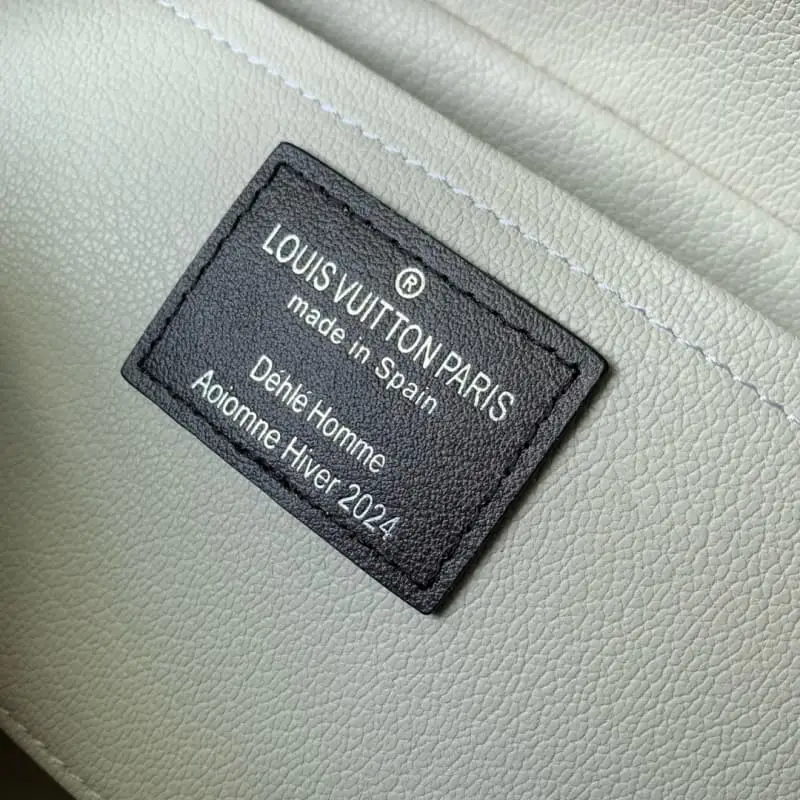 M11670 23x13x12cm High Quality Bags - Image 7