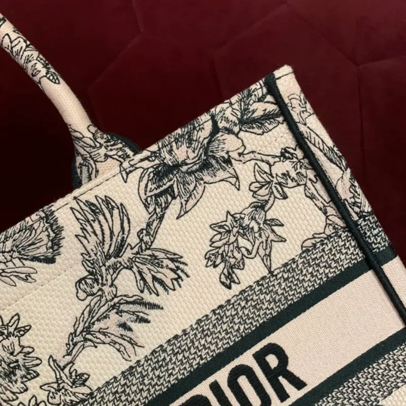 ML166 8 High Quality Bags - Image 6