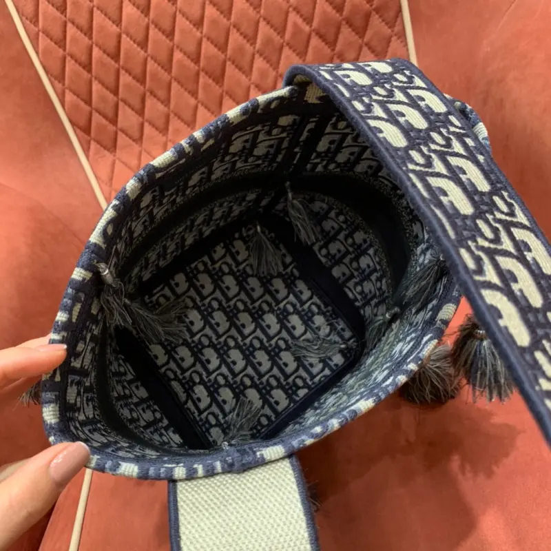 ML105 2 High Quality Bags - Image 6