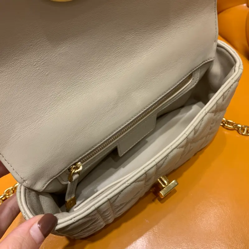 ML102 4 High Quality Bags - Image 7