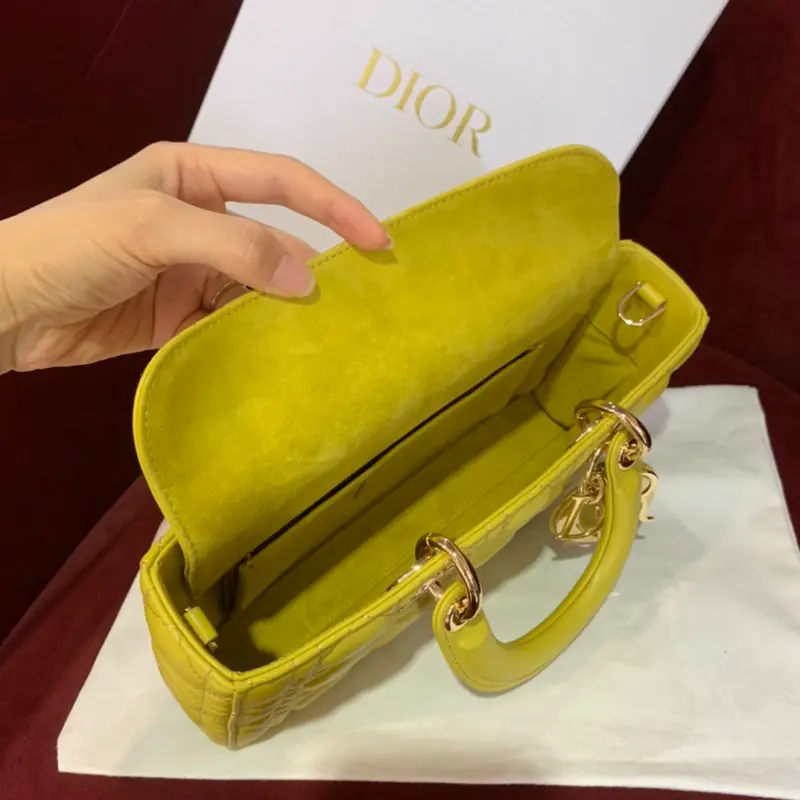 ML16 1 High Quality Bags - Image 7