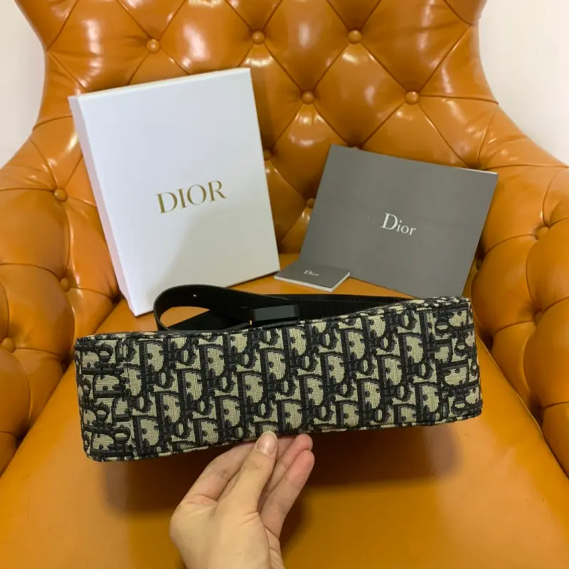 ML Saddle Messenger Bag 31cm High Quality Bags - Image 7