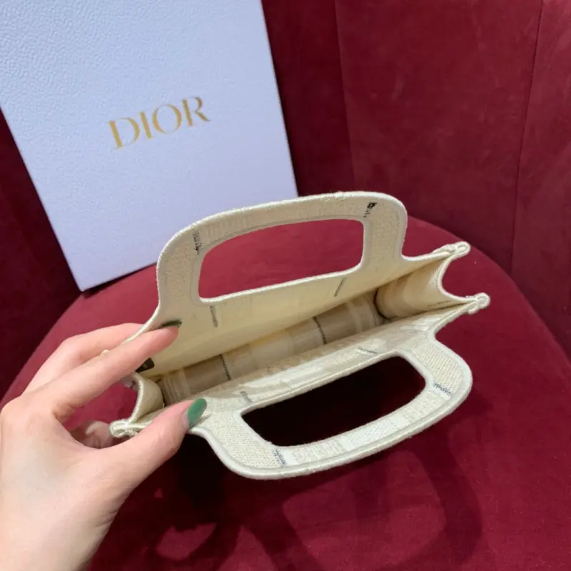 ML8 3 High Quality Bags - Image 7