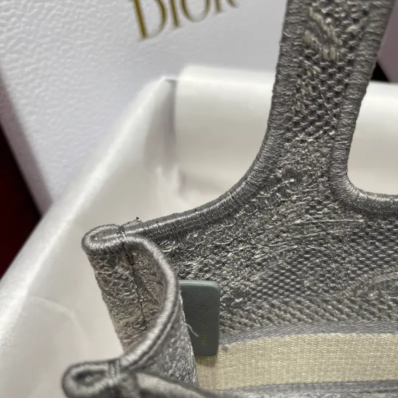 ML8 2 High Quality Bags - Image 8