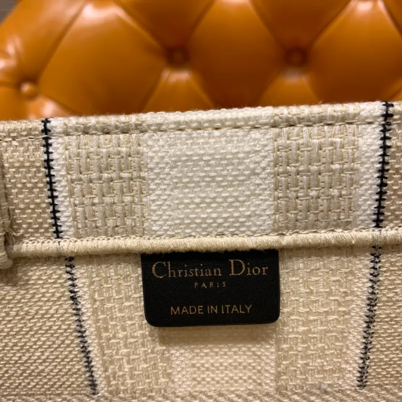 ML3 2 High Quality Bags - Image 7