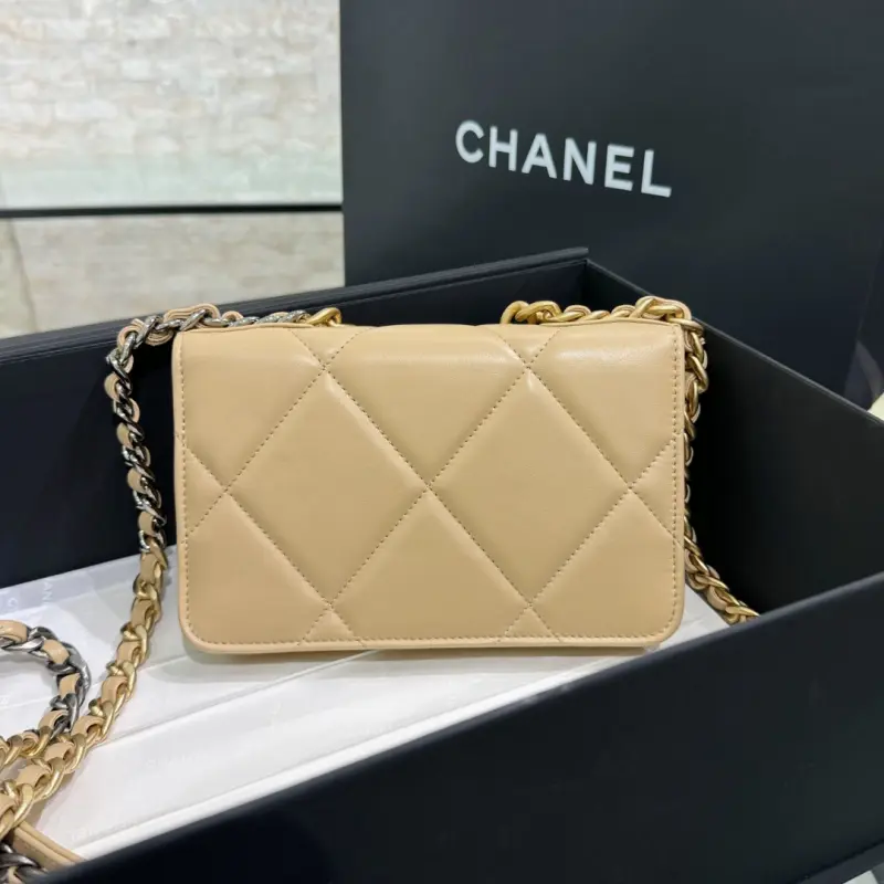 19Week CM 5 High Quality Bags - Image 11