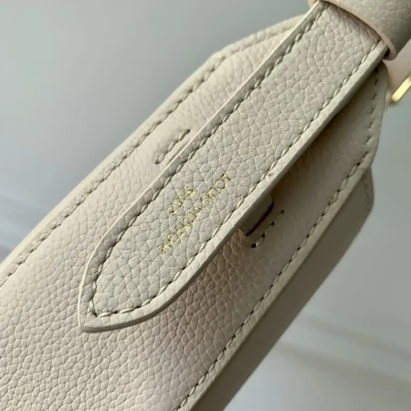 M24990 White 26x18x7cm High Quality Bags - Image 6