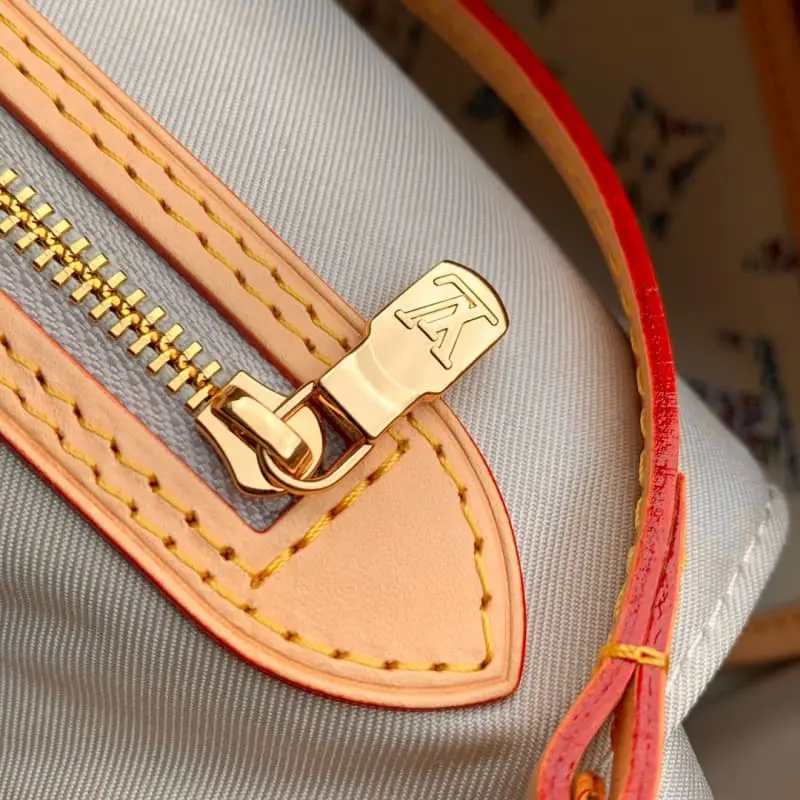 M24905 White 31x28x14cm High Quality Bags - Image 6