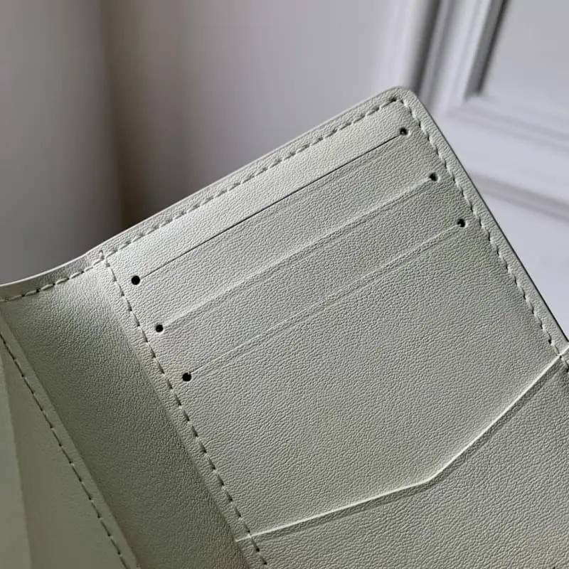 M61696 Elegant White High Quality Bags - Image 6