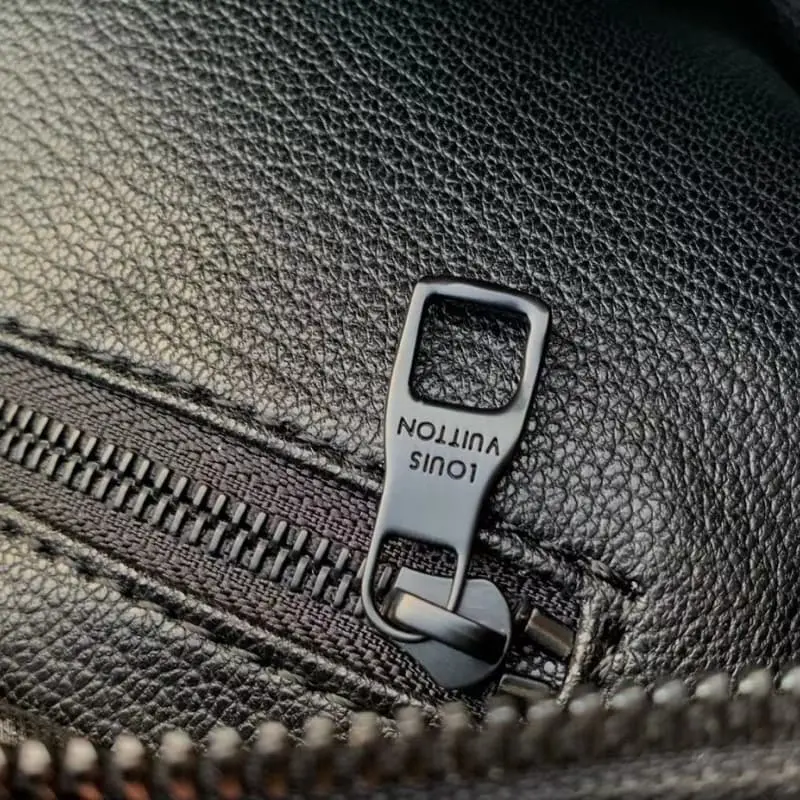 M82576 Leather S5 28x15x16.5cm High Quality Bags - Image 6