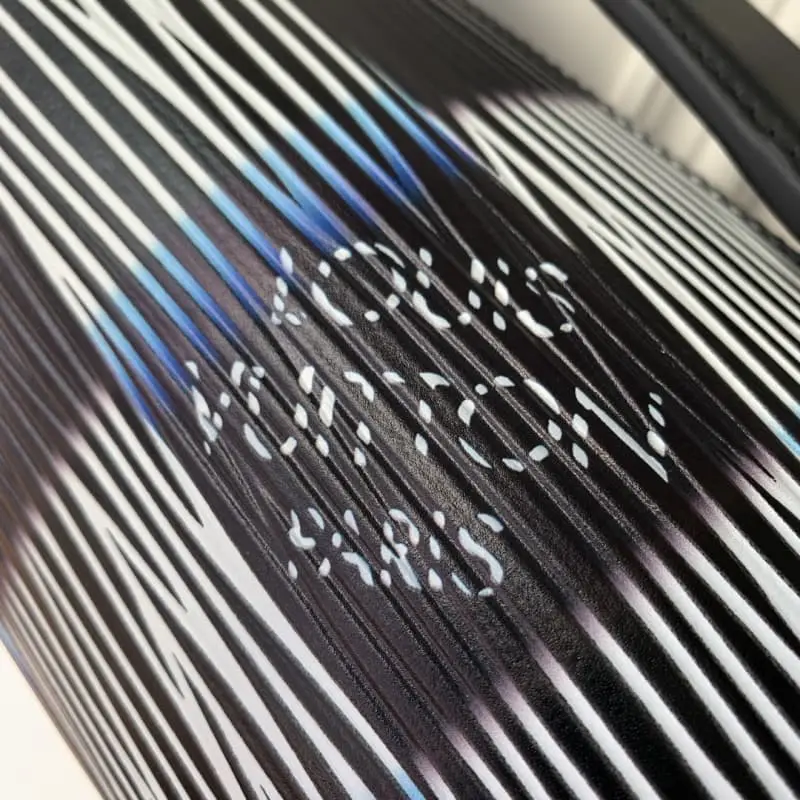 M23744 26x14x14cm High Quality Bags - Image 6