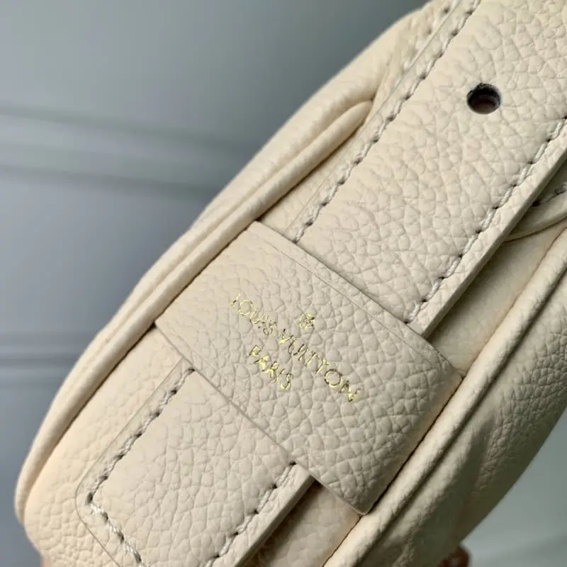 M82519 White 20.5x11x5cm High Quality Bags - Image 6