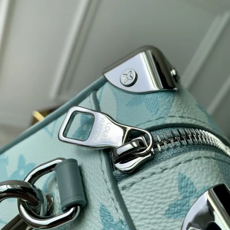 M22588 18.5x13x8cm High Quality Bags - Image 6