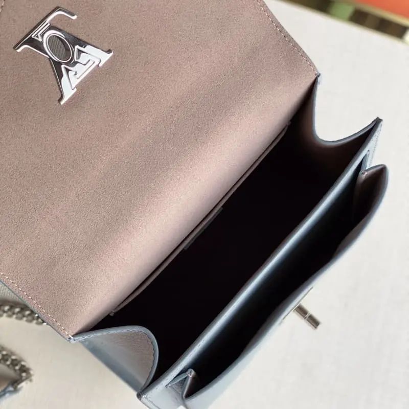 M56137 22.5x17x5.5cm High Quality Bags - Image 5